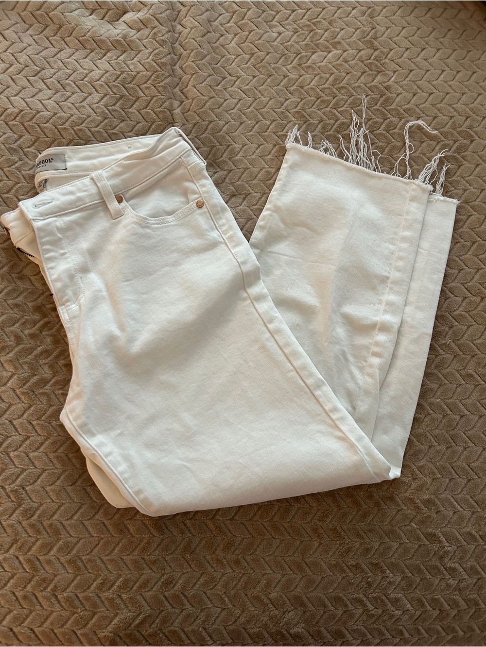 Liverpool White High-Rise Ankle Crop Jeans with Frayed Hem